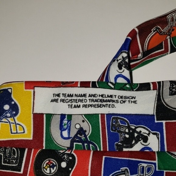 SURREY NFL Football Helmets Tie - Picture 5 of 6